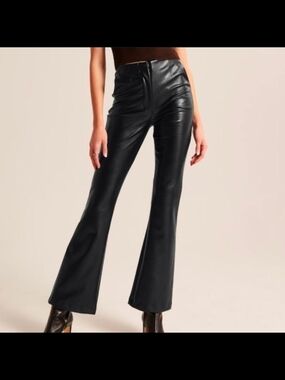 Abercrombie & Fitch Vegan Leather Slim Flare Pant in black. size 6